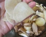 Gambar langkah 2 resipi Sup Tauhu Telur.