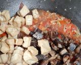 Foto langkah ke 5 dari resep Tahu Ikan Tomat Simpel.