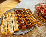 Foto del paso 2 de la receta: Antipasto italiano: panecitos de sabores con tabla de embutidos