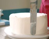 A picture of step 20 of Strawberry Decoration Cake, Chantilly Fraise.