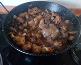 Foto del paso 10 de la receta: Conejo con rebollones (níscalos) y caracoles