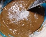 Foto del paso 3 de la receta: Brownie con crema, dulce de leche y frutillas