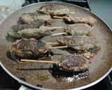 Foto del paso 3 de la receta: Kafta, Arroz con Palitos, Maíz Salteado y Tomates Marinados
