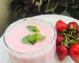 A picture of step 1 of Strawberry Lassi.