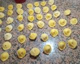 Foto del paso 7 de la receta: CAPELETIS RELLENOS DE RICOTA, QUESO Y NUEZ 🤭🥰💫🥰🤭💫