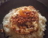 Foto langkah ke 3 dari resep Nasi Telur Ceplok Viral.