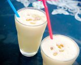 A picture of step 2 of Apple milkshake.