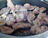 Foto del paso 2 de la receta: Bondiola al disco con cerveza y papas