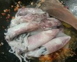 Foto langkah ke 4 dari resep Cumi Kuah Hitam Pedas Khas Tuban.