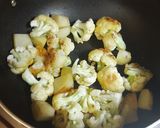 A picture of step 2 of Mughlai cauliflower stew.