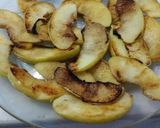 Foto del paso 5 de la receta: Pollo con verduras y manzanas asadas (101)