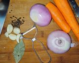 Foto del paso 1 de la receta: Huevo roto en escabeche ligero de setas