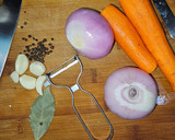 Foto del paso 1 de la receta: Huevo roto en escabeche ligero de setas