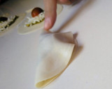 Foto del paso 4 de la receta: Empanadillas con pesto, mozzarella y tomate