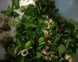 Foto langkah ke 4 dari resep Cumi Cah Kangkung Saos Tiram.