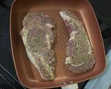 Foto del paso 3 de la receta: Papás majas con bacon, queso y un New York Steak well done