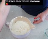 Foto del paso 3 de la receta: Vasitos de Mousse de Queso y Uvas