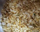 A picture of step 2 of Sookhi bhel.