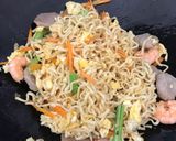 Foto langkah ke 4 dari resep Mie telur goreng.