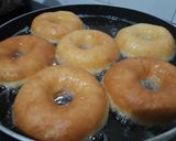 Foto langkah ke 4 dari resep Donat a la Cafe.