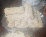 Foto del paso 4 de la receta: Flautas de pan de molde rellenas de salchichas, queso y bacon con puré de papas