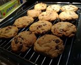 รูปขั้นตอนการทำที่ 8 ของ Crispy-soft Chocolate Chip Cookies (คุกกี้ช็อคชิพ กรอบนอกนุ่มใน)