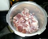 A picture of step 1 of Mutton curry.
