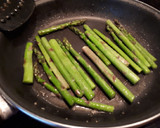 Foto del paso 1 de la receta: Espárragos verdes con jamón+queso+huevo