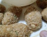 A picture of step 1 of Kachay qeemay ke kabab.