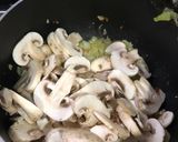Foto langkah ke 3 dari resep Mushroom Soup ala pizza hut (sup jamur).