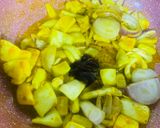 Gambar langkah 3 resipi Sotong Katak Masak Kunyit.