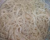 Hình bước làm 2 của món Miến trộn cay Hàn Quốc