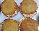 Foto langkah ke 2 dari resep Blackpepper Cheese Burger with Egg and Hashbrown.