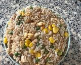 Hình bước làm 5 của món Cơm Gà Chiên Rau Củ Ăn Kèm Đậu Que Và Cá Hồi Áp Chảo