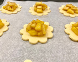 Foto del paso 7 de la receta: Galletas de mantequilla con manzana caramelizada