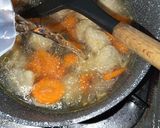 Foto langkah ke 3 dari resep Sayur Bening Pokcoy Wortel dan Bakso.