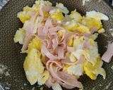 Foto del paso 2 de la receta: Infaltable... Huevos Revueltos con Jamón de Pavita