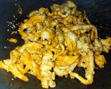 Gambar langkah 5 resipi Cendawan goreng karamel.