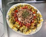 Une image de l'étape 11 de Salade de pommes de terre, tomates et oignon doux à l’ail frais et thon mariné.