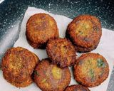 A picture of step 8 of Broccoli tikki (patties).