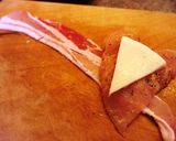 Baconbe tekert sajtos csirkemell recept fázis 2 fotója