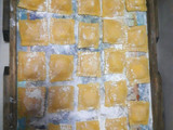 Sorrentinos, raviolones o ravioles de jamón y queso