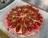 Une image de l'étape 10 de Tarte salée aux tomates, courgette, salami, mozzarella et brie de Meaux.