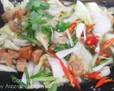 รูปขั้นตอนการทำที่ 4 ของ ผัดผักกาดขาวใส่กากหมู