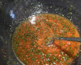 Foto del paso 3 de la receta: Pollo con salsa de achiote, puré de papa con zanahoria y repollo