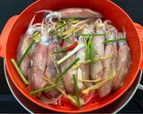 Hình bước làm 3 của món Mực Hấp Cuốn Bánh Tráng
