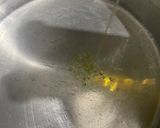 A picture of step 1 of Spicy chicken macaroni spaghetti.