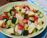 Foto del paso 1 de la receta: Ensalada de patata, calabacín, pavo y tomate