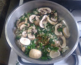 Foto del paso 2 de la receta: Pollo al verdiñon (verdeo y champiñón) con papas 🤔🤗🤗