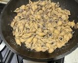 Foto del passaggio 6 della ricetta Conchiglie ai Funghi Misti